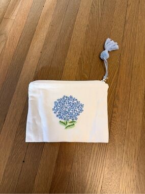 Two's company hydrangea pouch